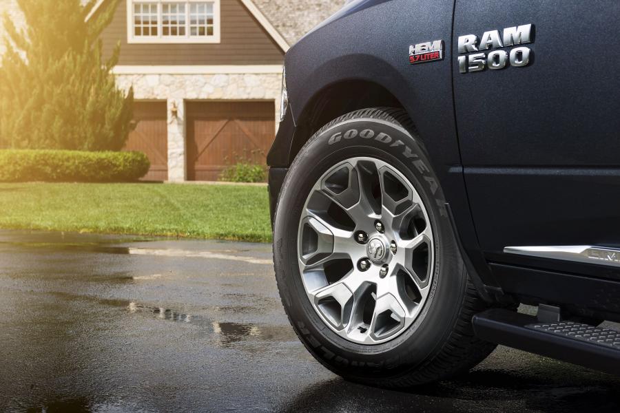 Колеса Dodge Ram 1500 Limited Tungsten Edition Crew Cab 2017 года  (фото 18 из 26)